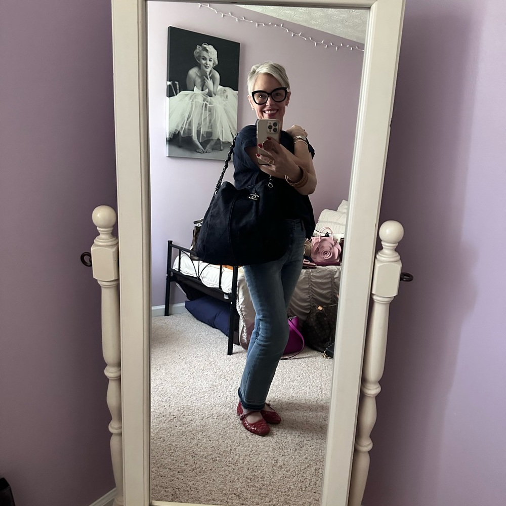 CHANEL Navy Blue Shoulder Bag with Iconic Chain Strap - Picture 12 of 16